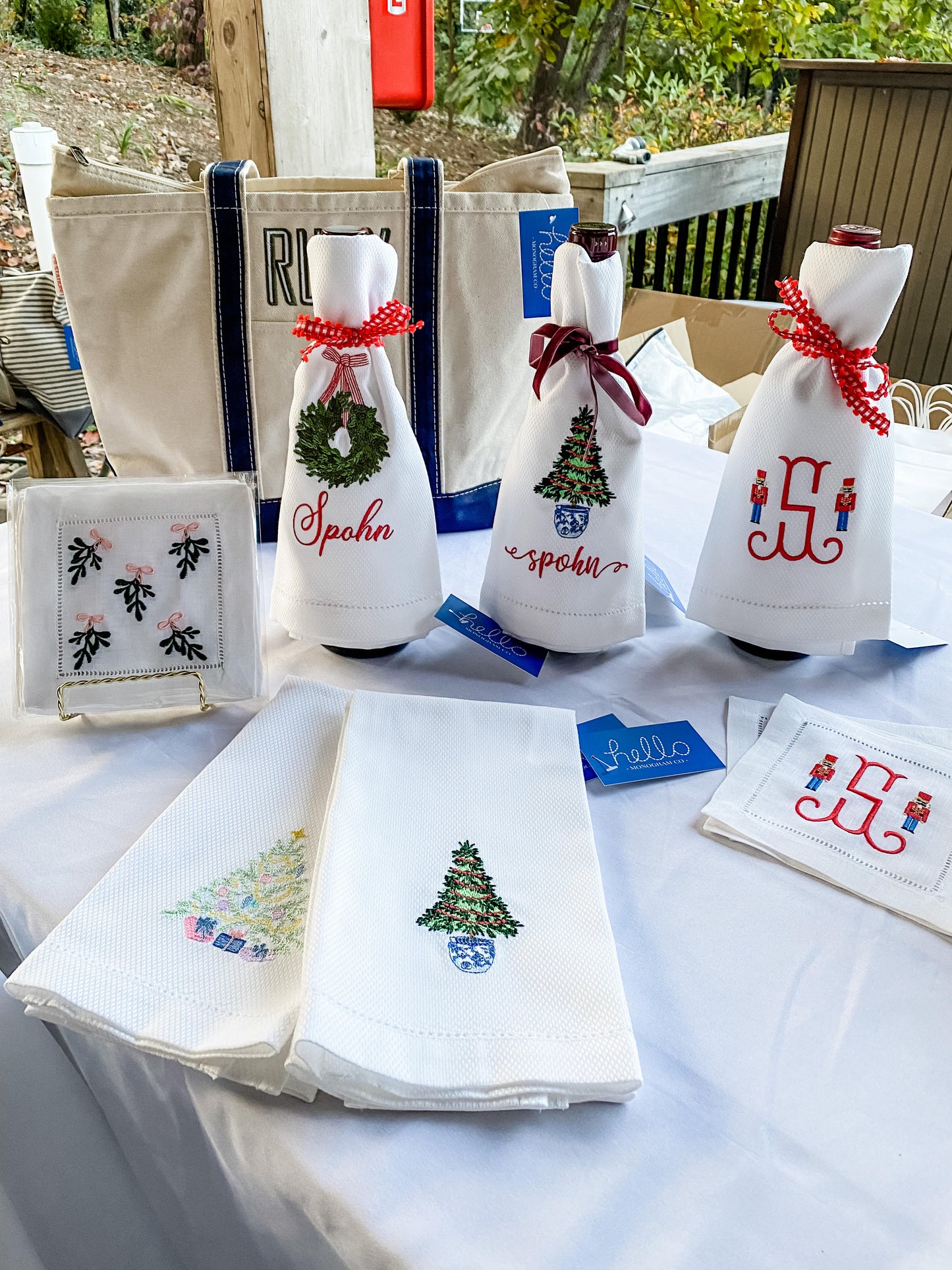 Holiday Fingertip Towel
